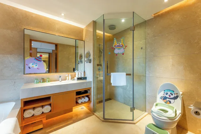 Premium, 1 King and 1 Single Beds, Holiday Inn Neijiang Riverside 4/4
