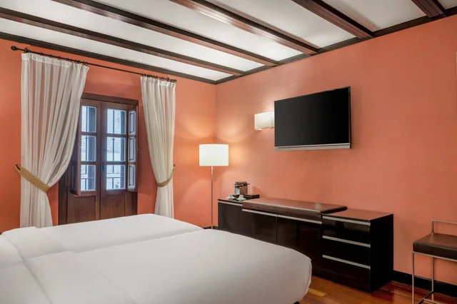 غرفة بريميوم بسريرين منفصلين، Hotel Palacio de Santa Paula Autograph Collection 2/9