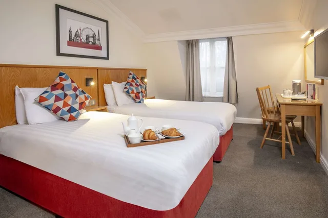 لوفت قياسي بسرير مزدوج وسرير فردي، Queensway Hotel, Sure Hotel Collection by Best Western 2/3