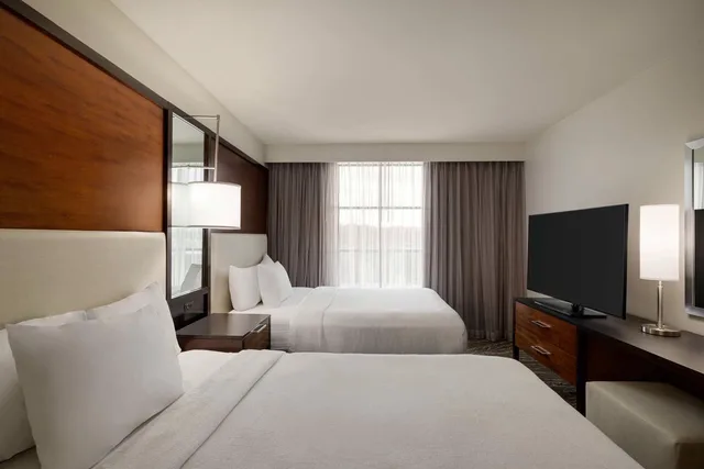 جناح بسريرين كوين بغرفة نوم واحدة بحوض استحمام لذوي الإعاقة، Embassy Suites Chattanooga / Hamilton Place 1/3