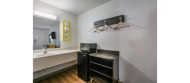 غرفة بسرير كوين لذوي الإعاقة، Motel6 Dothan, AL 8/8