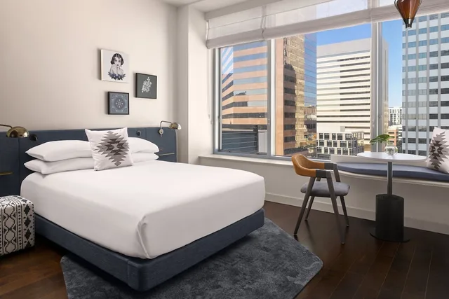 جناح بسرير كينج بغرفة نوم واحدة مع أريكة، Alma San Diego Downtown, a Tribute Portfolio Hotel 1/7