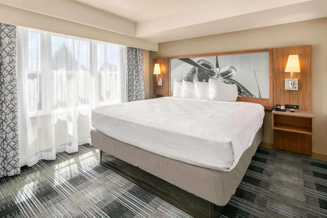 جناح بسرير كوين بمطبخ لذوي الإعاقة، Executive Residency by Best Western Navigator Inn & Suites 1/5