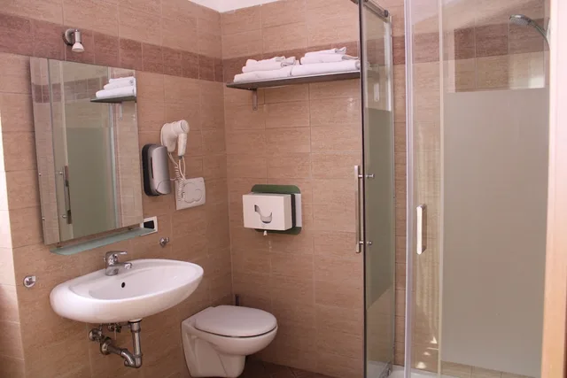 غرفة بسرير مزدوج بحمام خاص، Roma Scout Center - Hostel 3/3