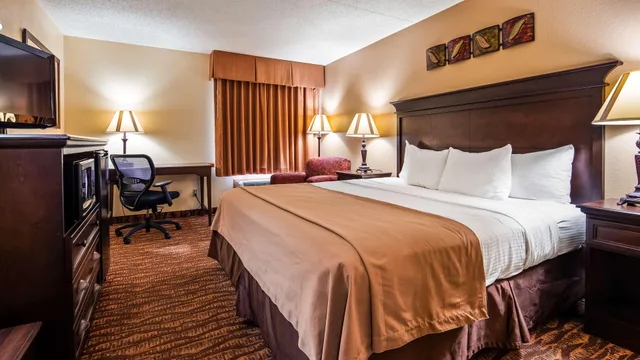 غرفة بسرير كينج، Best Western Center Pointe Inn 4/8