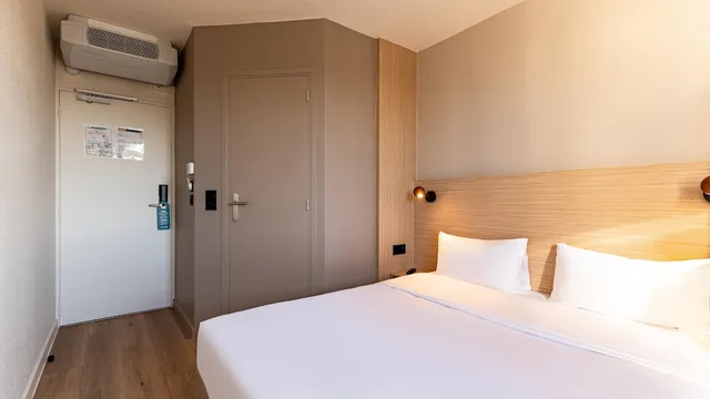 غرفة قياسية بسرير كوين، PREMIERE CLASSE MONTREUIL 1/8