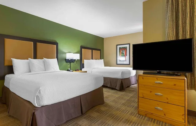 استوديو ديلوكس بسريرين كوين مع أريكة، Extended Stay America Select Suites Atlanta Buckhead 1/4