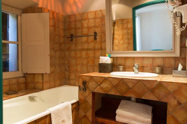 غرفة ثلاثية بسرير مزدوج وسرير فردي، Le Jardin D'emile 6/6