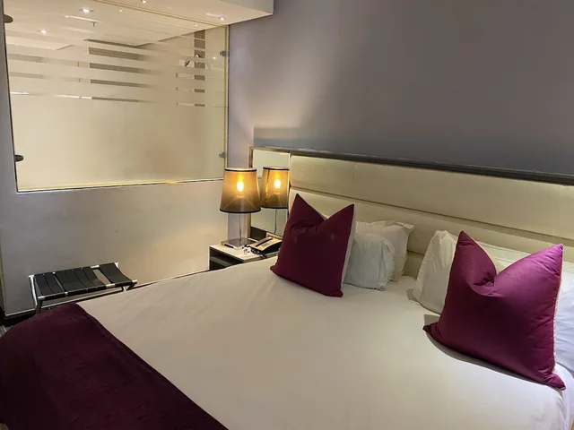 Executive, Suite, King Bed, Partial Ocean View, Coastlands Umhlanga Hotel 2/6