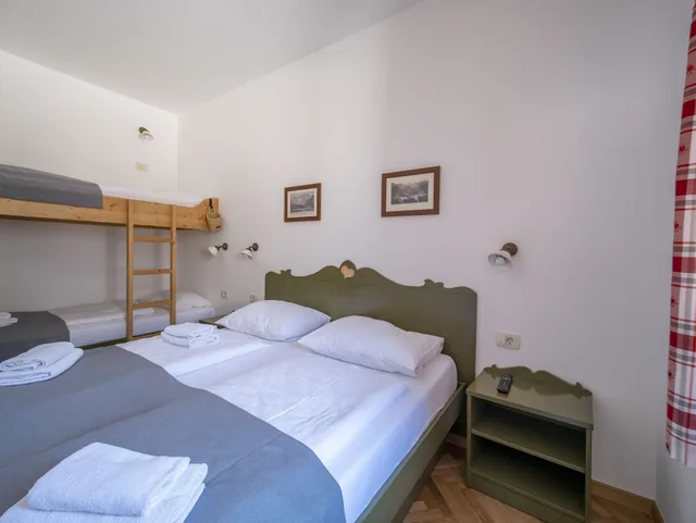 1 Bedroom, Apartment, Queen and Twin Beds, Apartment House Berghi Ii 4/10