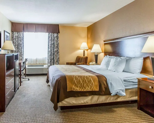 غرفة بسرير كينج، Quality Inn & Suites Mount Pleasant 1/3