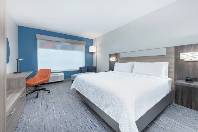 غرفة قياسية بسرير كينج لذوي الإعاقة، Holiday Inn Express Suites Beeville 5/10