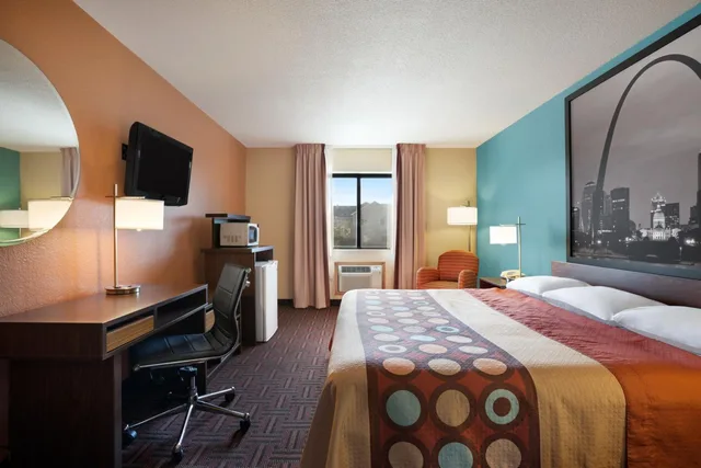 غرفة قياسية بسرير كينج للمدخنين، Super 8 by Wyndham Collinsville St. Louis 1/3