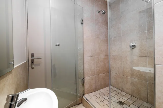 2 Bedrooms, Deluxe, Apartment, Queen and Twin Beds, Beach Front, Harbour View، Point Waterfront 7/8