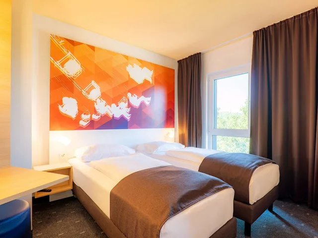 Room, Twin Beds, B&B Hotel Stuttgart-Bad Cannstatt 3/5