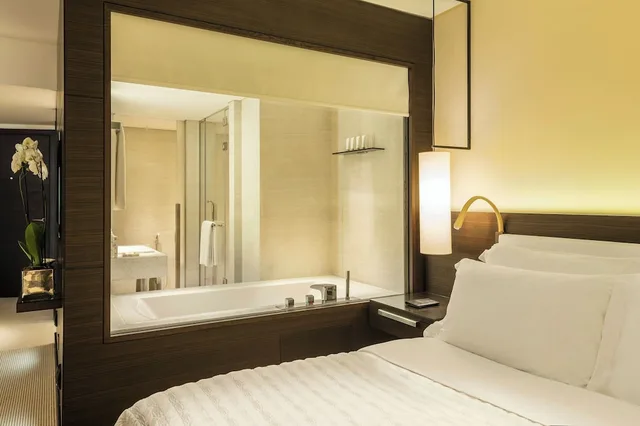 غرفة ديلوكس بسرير كينج بشرفة، Le Royal Meridien Beach Resort & Spa 4/9
