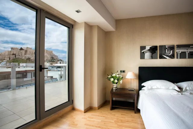جناح بسرير كوين، The Athens Gate Hotel 3/4