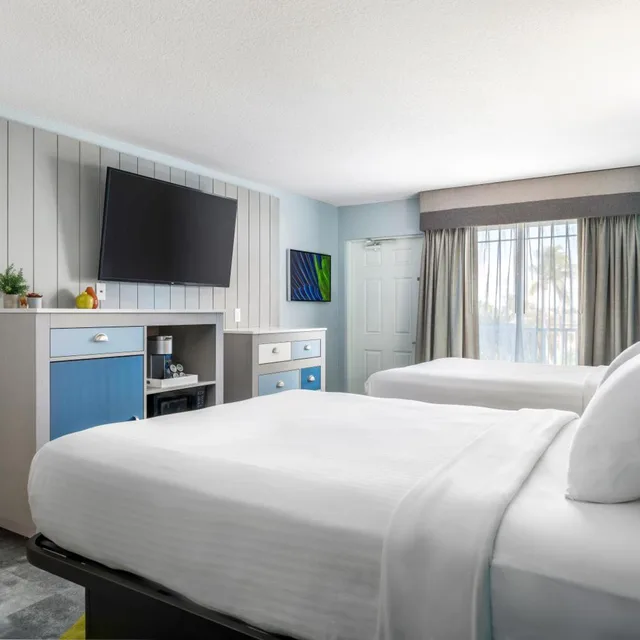 غرفة كبيرة بسرير مزدوج، Capt Hiram S Resort 2/6