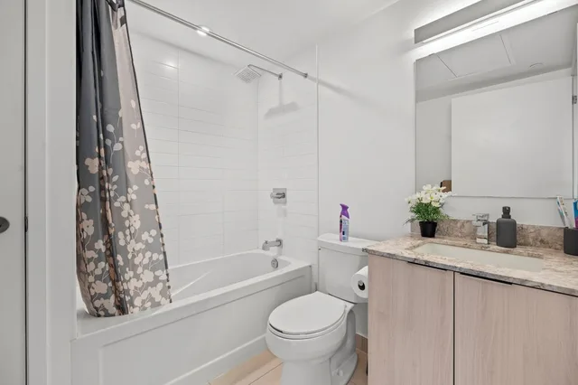 شقة سوبيريور بسرير مزدوج بإطلالة على المدينة بغرفة نوم واحدة مع أريكة، Teahouse Condos in Downtown Toronto 4/4