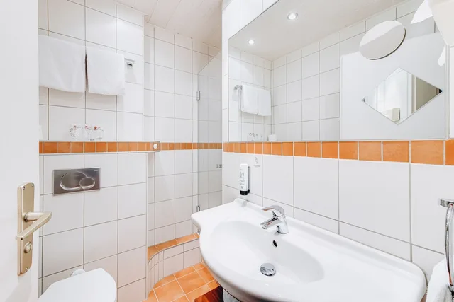 غرفة عائلية بسرير كينج وسرير فردي بشرفة، HOTEL ISARTOR 8/9