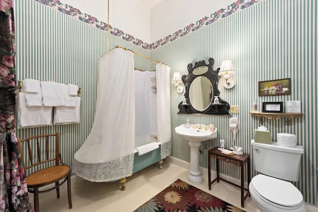 غرفة سيغنتشر بإطلالة على الجبل مفردة بسرير كينج، The Gables Wine Country Inn 1/1
