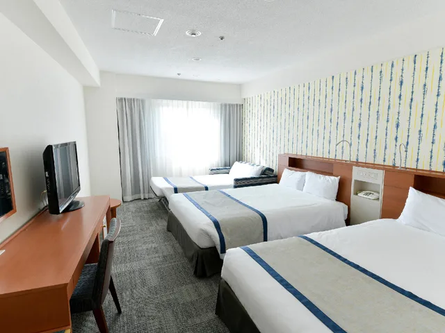 غرفة قياسية ثلاثية بسرير فردي وسريرين مزدوجين، Narita Tobu Hotel Airport 1/1