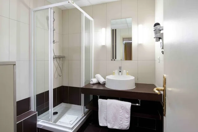 غرفة بإطلالة على البحر مفردة بسرير مزدوج، Hotel Vacances Bleues Le Balmoral 7/9
