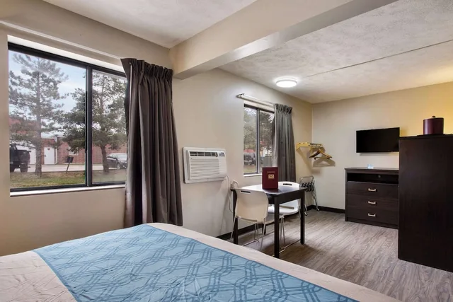 Room, King Bed, Red Lion Inn & Suites Olathe Kansas City 6/9