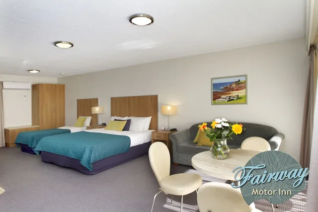 غرفة ديلوكس بسرير كينج مع أريكة، Best Western Fairway Motor Inn 3/5