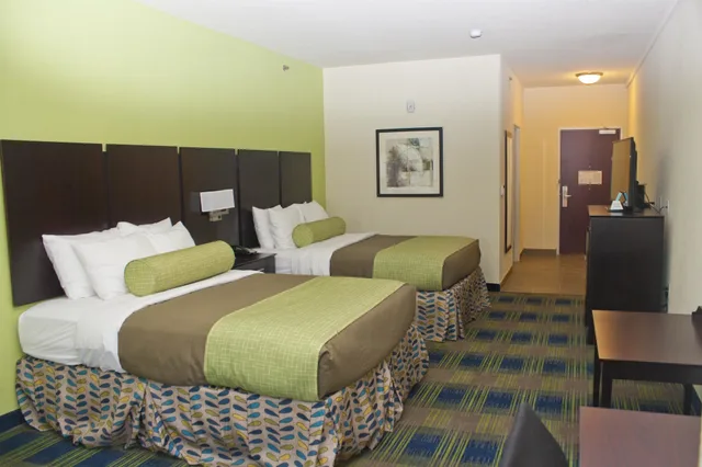 جناح بسريرين كوين بمطبخ صغير، Best Western Plus Pratt 2/5