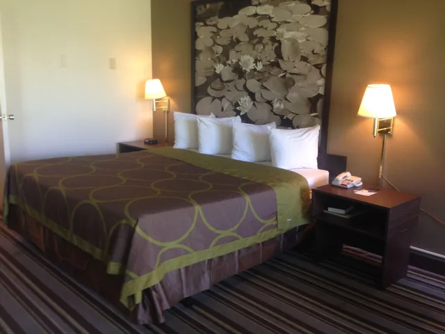 غرفة قياسية بسرير كينج لذوي الإعاقة، Super 8 by Wyndham Valdosta Mall 4/10