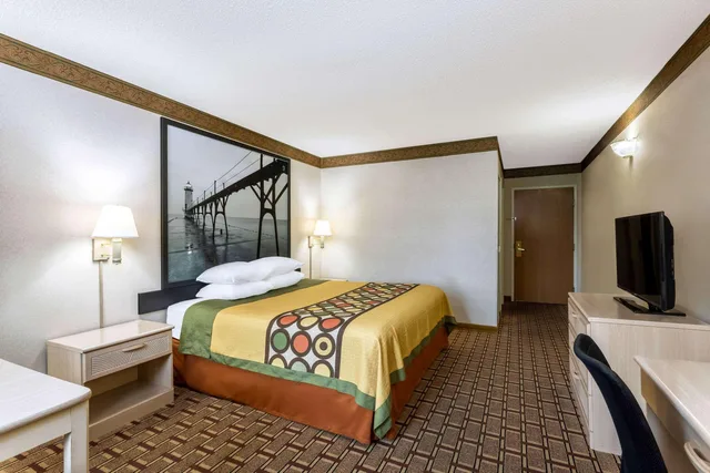 غرفة خارجية بسرير كينج بإطلالة، Super 8 by Wyndham Marysville/Port Huron Area 1/2