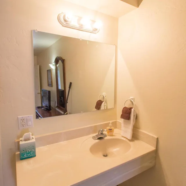 Suite, Queen Bed, Stagecoach Suites 3/3