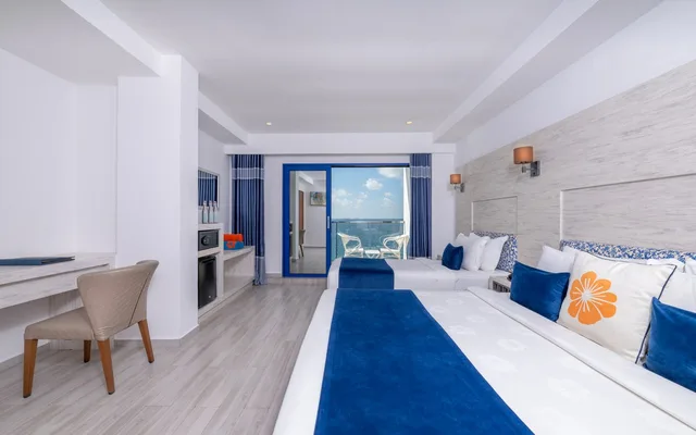 Deluxe Family Room SeaView with Balcony-Transfer Included, Kaani Palm Beach 7/9