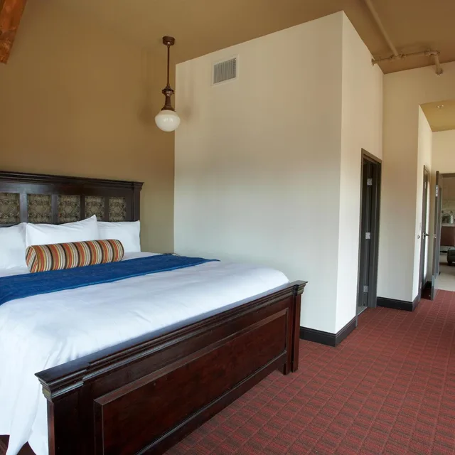 جناح بغرفتي نوم، The Brewhouse Inn Suites 1/3