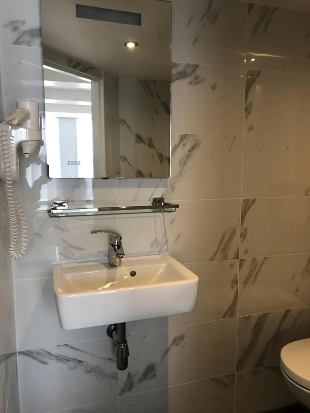 غرفة ثلاثية، Facade Hotel Amsterdam 3/3