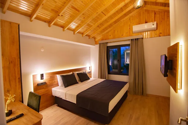 جناح، Sandal Hotel 2/9