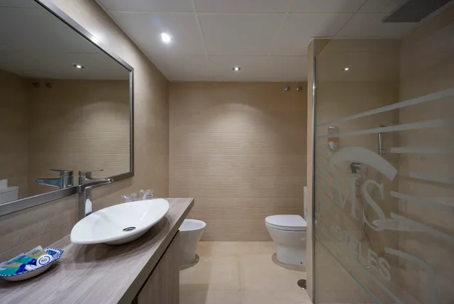 Junior Suite, Double Bed, Pool View, MS Aguamarina Costa del Sol 2/2