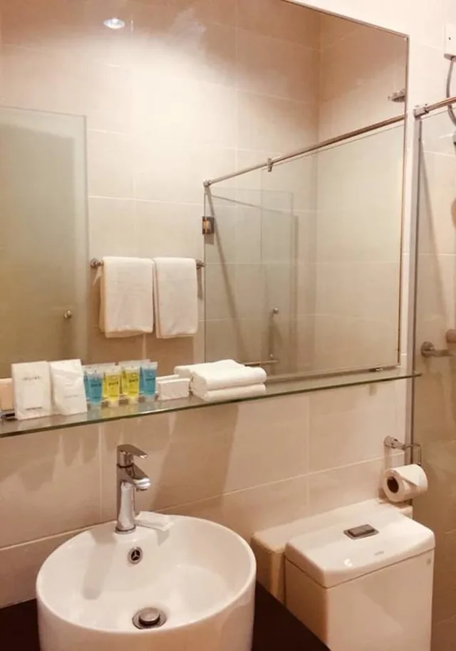 Superior, Double or Twin Bed, No Window، The View Hotel 2/2