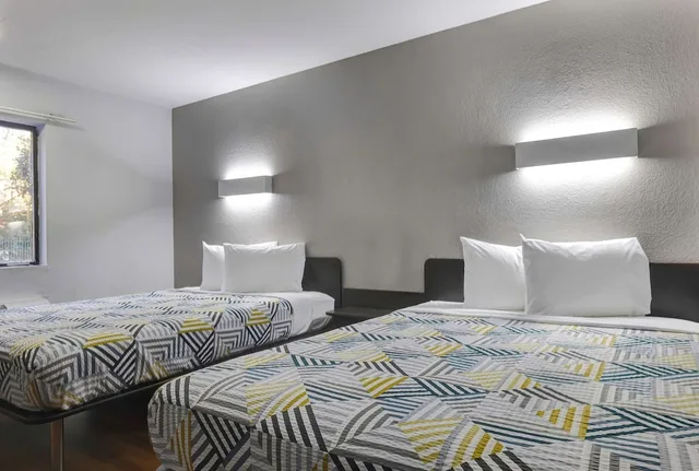 2 Queen Beds - Non-Smoking, Micfridge، Motel6 Little Rock, AR - South 3/6