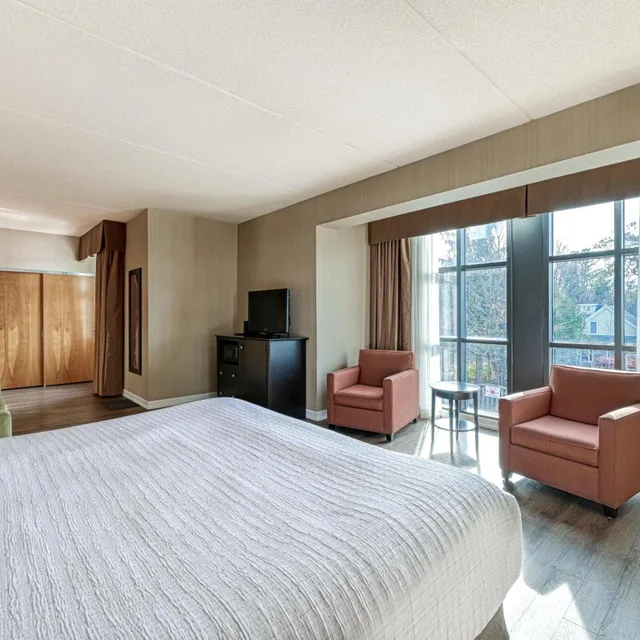 غرفة كبيرة بسرير كينج مع أريكة، Perth Parkside Inn & Spa, BW Premier Collection 2/10
