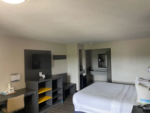 غرفة قياسية بسريرين كوين للمدخنين، Days Inn by Wyndham Ruston LA 4/8