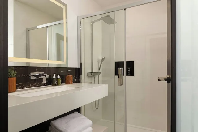 غرفة ديلوكس بسرير كينج، Montcalm Royal London House - City Of London 3/4