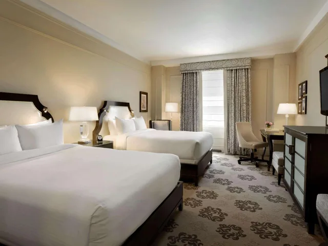 Fairmont, King Bed, 2 Queen Beds, Fairmont Hotel Vancouver 3/5