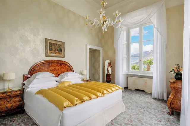 جناح سيغنتشر بسرير كوين بإطلالة على البحيرة، Grand Hotel Villa Serbelloni - A Legendary Hotel 1/2