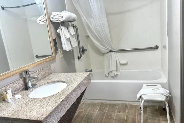 غرفة بسرير كينج لذوي الإعاقة، Days Inn by Wyndham San Angelo 6/8