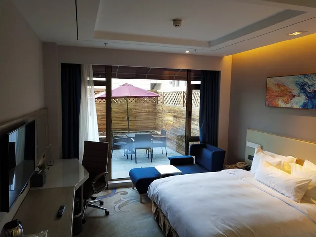 Standard, King Bed, Outdoor Living Area، Holiday Inn Express Anshan Downtown 1/8