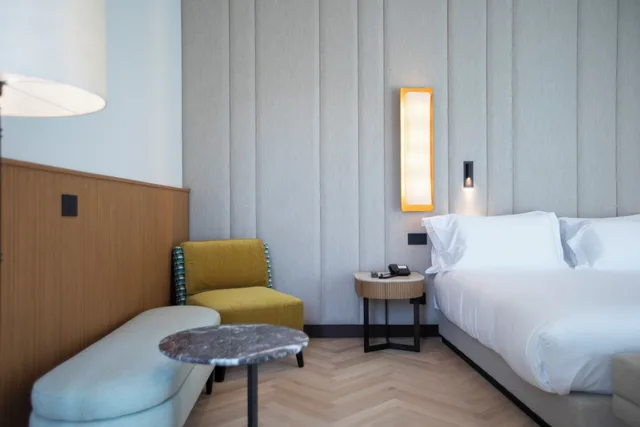 جناح ركني بسرير كينج بإطلالة على المدينة بغرفة نوم واحدة مع أريكة، Circle 6 Rome Hotel 4/10