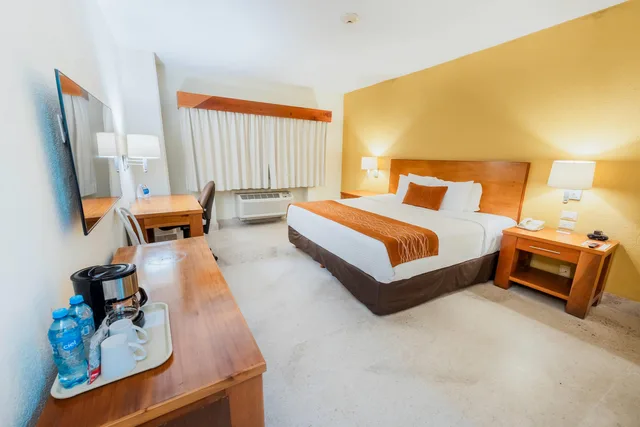 Efficiency, King Bed، Comfort Inn Puerto Vallarta Golfside & Marina 1/1