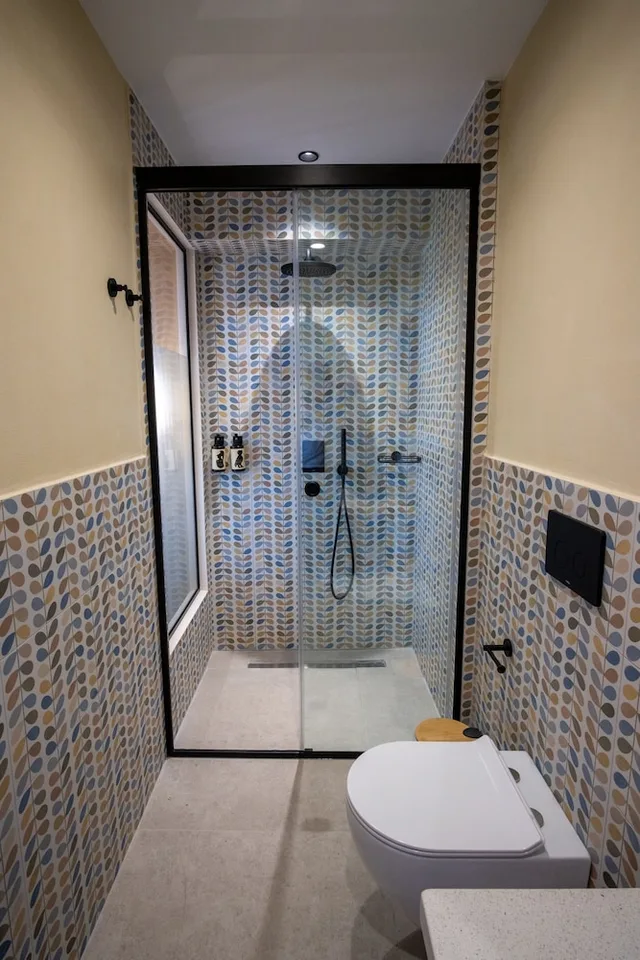 غرفة ديلوكس بسرير كوين بإطلالة على البحر بشرفة مع أريكة، The Nest Resort 3/4